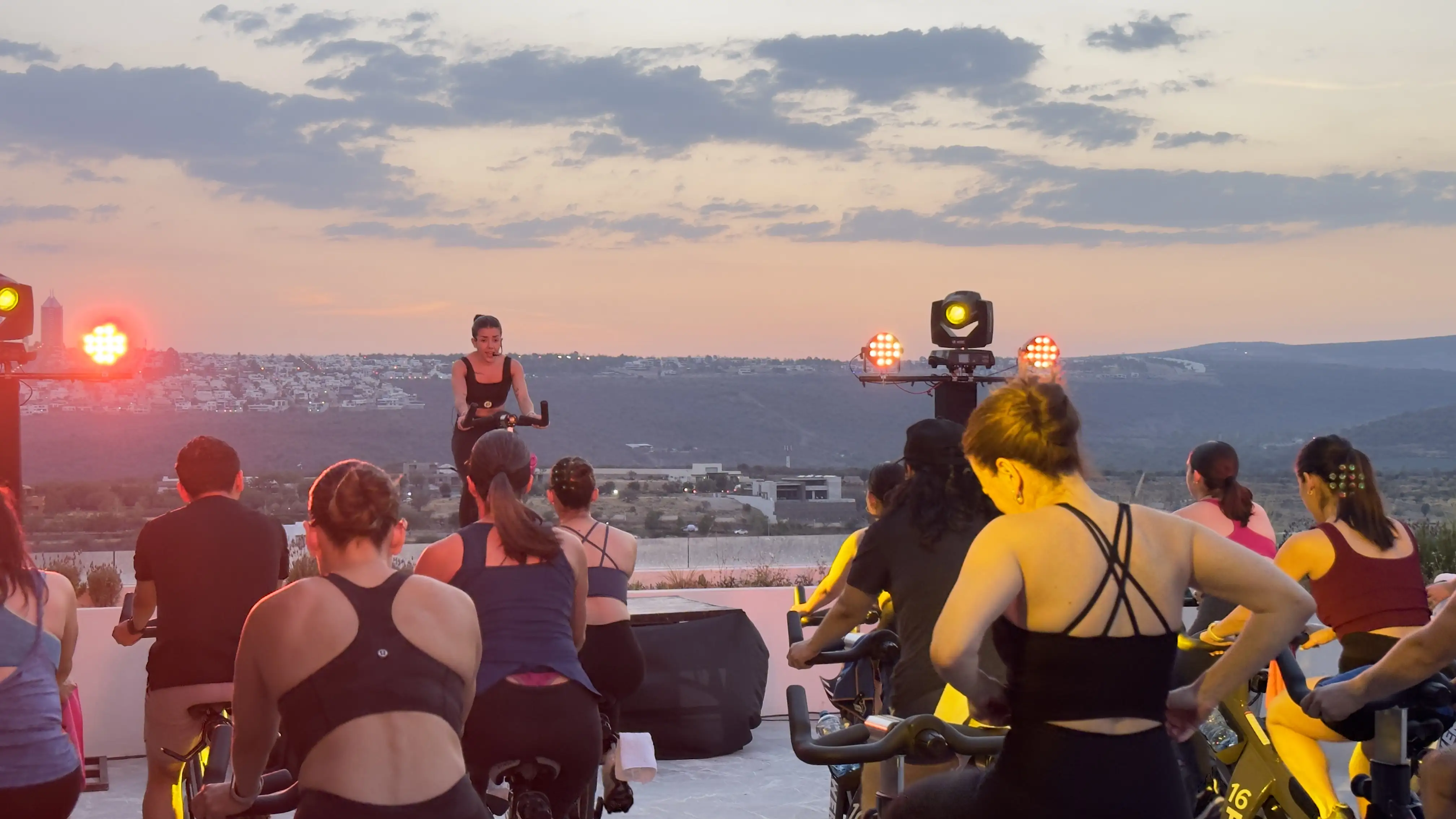 Experiencias exclusivas: indoor cycling al aire libre en Terrazas del Molino