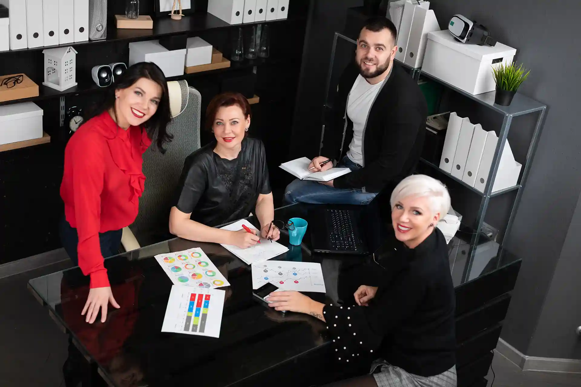 Equipos empoderados y multifuncionales. Equipos empoderados y multifuncionales.