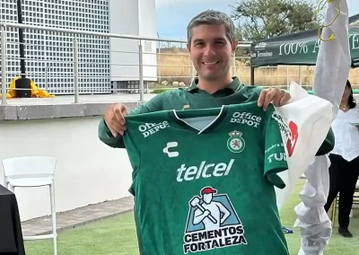 Entre los diversos premios se entregaron balones y playeras autografiadas