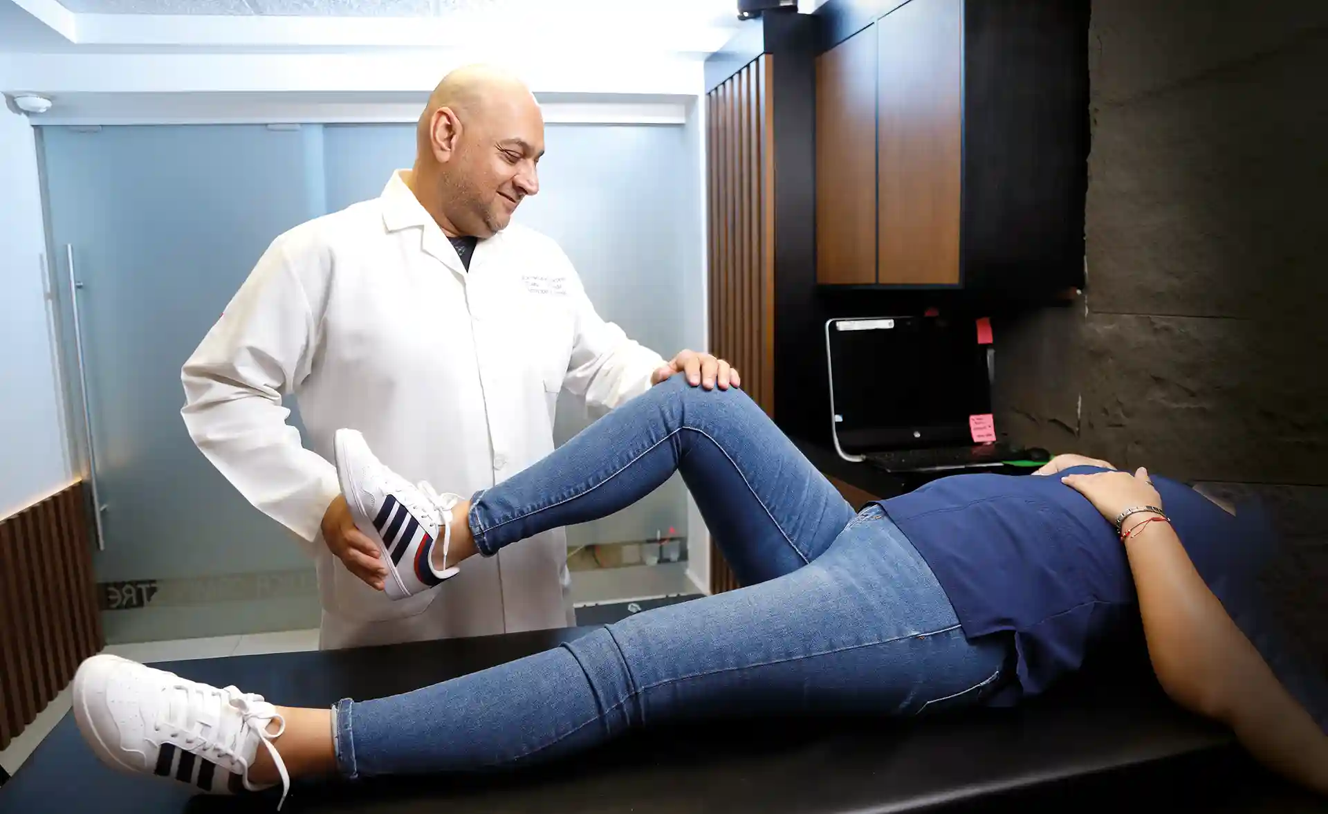 Dr. Aarón Hernández