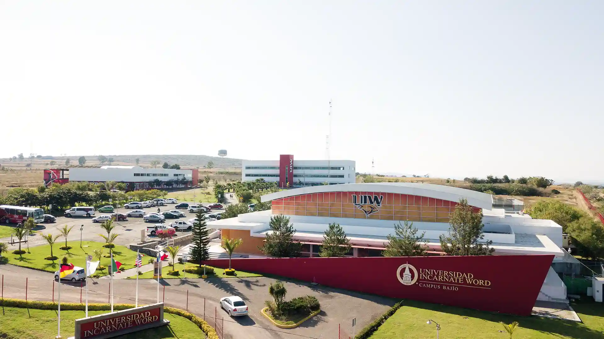 Sus programas académicos, acreditados a nivel internacional, garantizan líderes y profesionistas preparados para el entorno global.