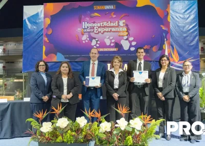 Estuvieron presentes directivos como la Mtra. Amalia Marcela, Directora de UNIVA León