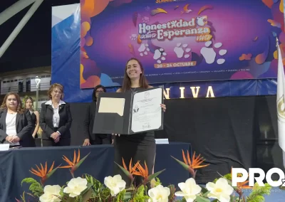 Martha Toscano, recién egresada de la Maestría en Terapia Familias Sistémico Relacional