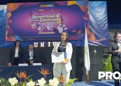 Melanie Reyes, alumna que recibió un reconocimiento por mérito académico