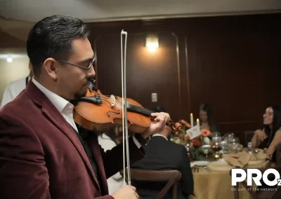 Se gozó de música en vivo por parte del violinista Luis Ramírez