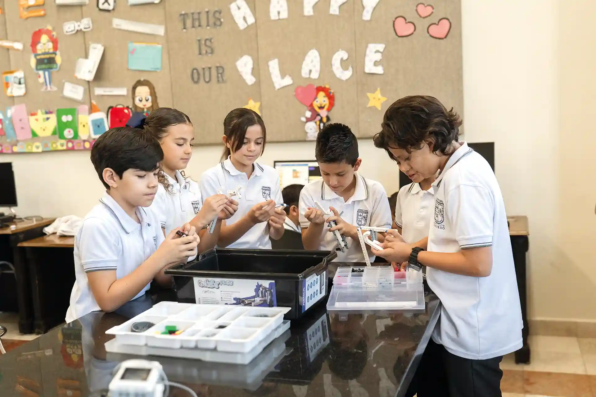 Cuentan con un modelo educativo que incentiva un pensamiento crítico y una comunicación orientada a un enfoque humanista