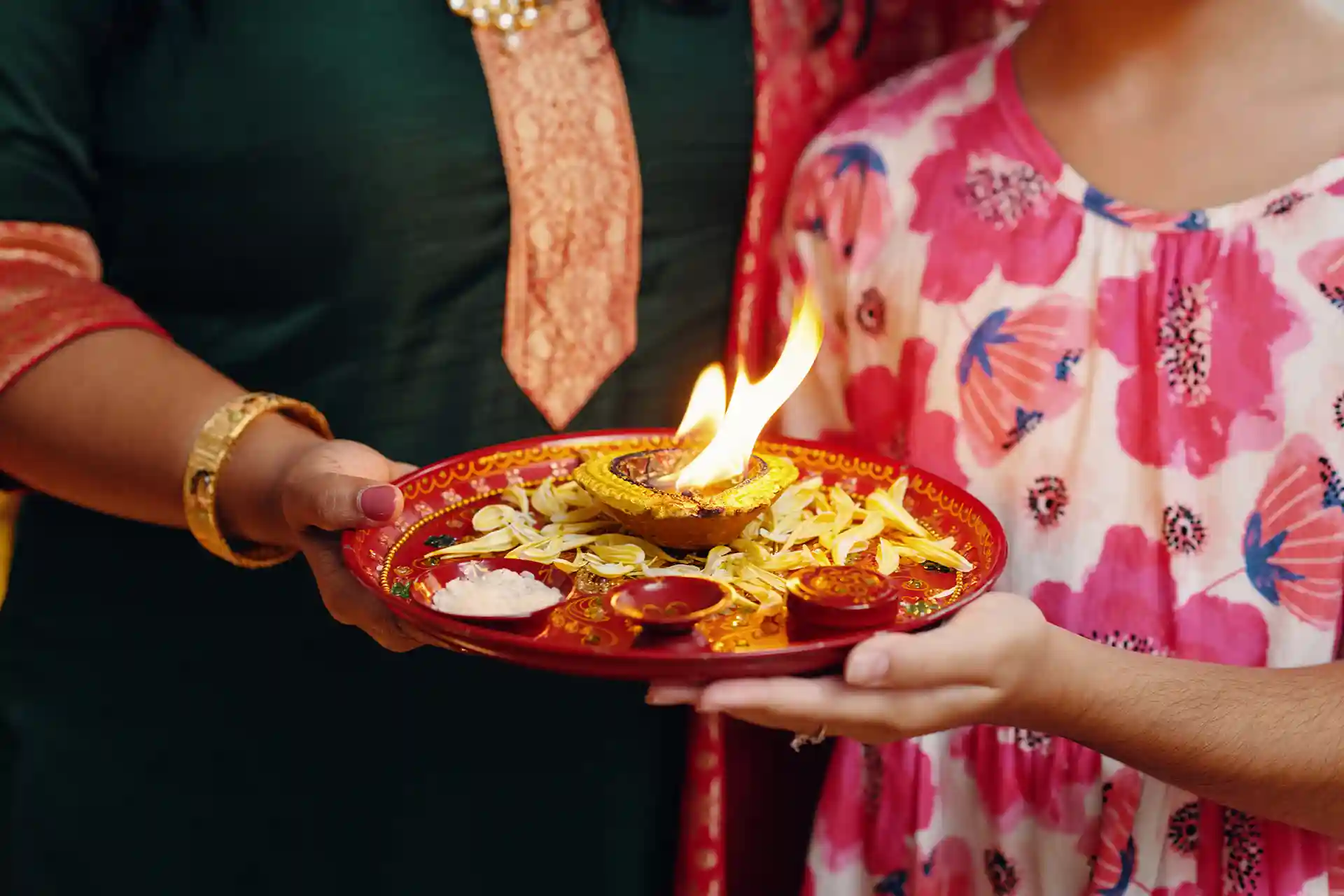 . Esta novela es una vasta saga familiar ambientada en Kerala, región del sur de la India