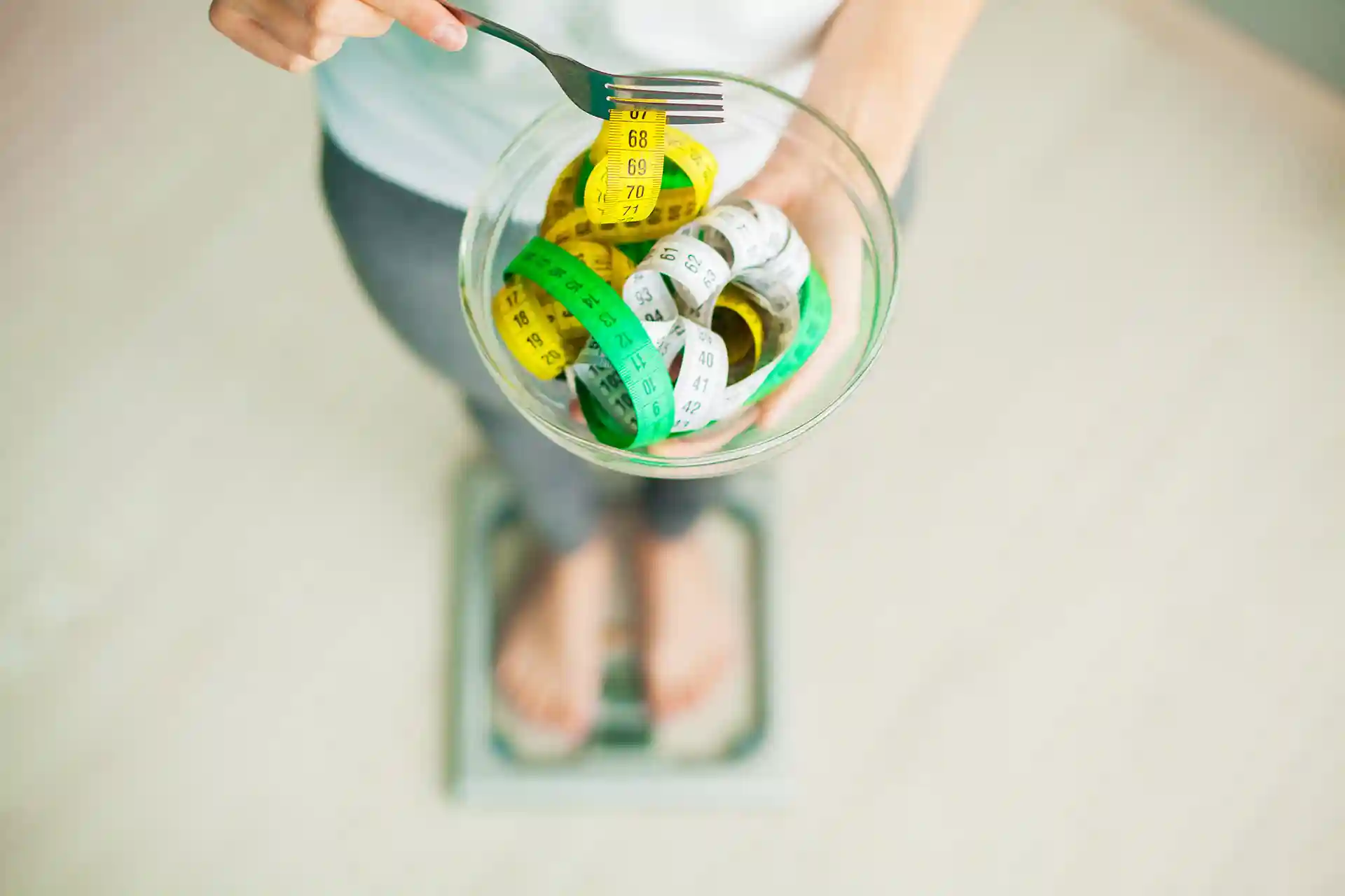 Diversos estudios muestran que entre el 80 al 95% de las personas que bajan de peso recuperan parte o todo lo perdido en los siguientes 2 a 5 años.