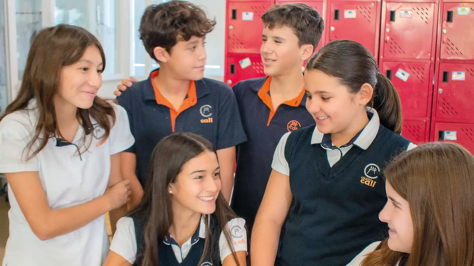 Desde los primeros años, involucran a los alumnos con el<br />
desarrollo de distintos proyectos