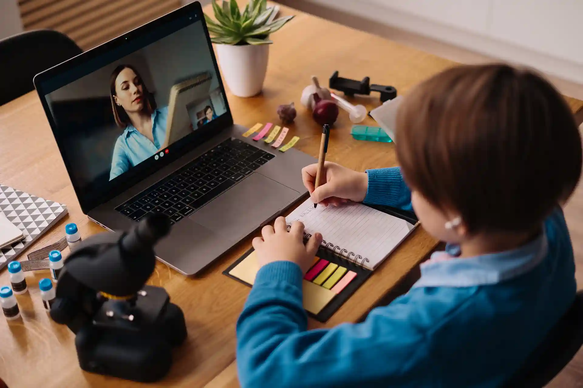 Emprender es conectar problemas con soluciones, no saberte todos los frameworks del mundo.