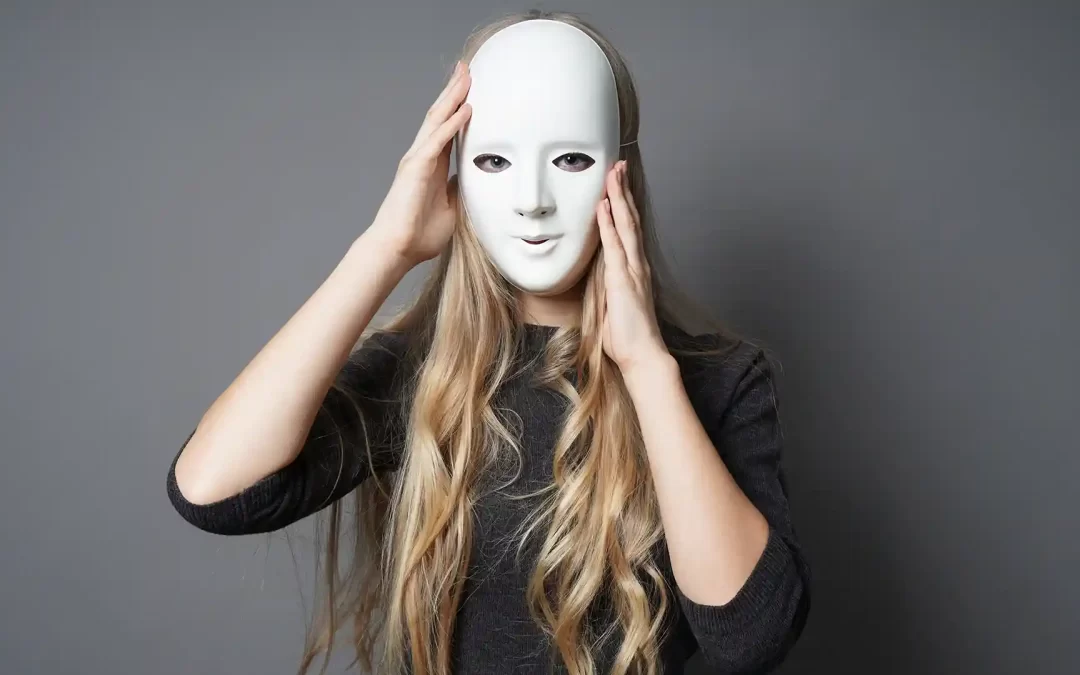 Aprende qué es un impostor social y cómo identificarlo