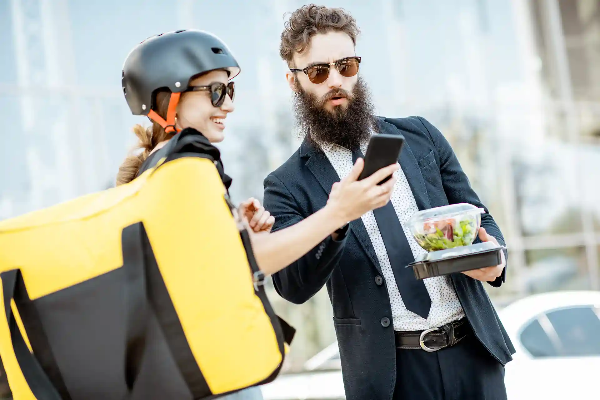 Este modelo de negocio prioriza la optimización de operaciones y la integración de plataformas de delivery