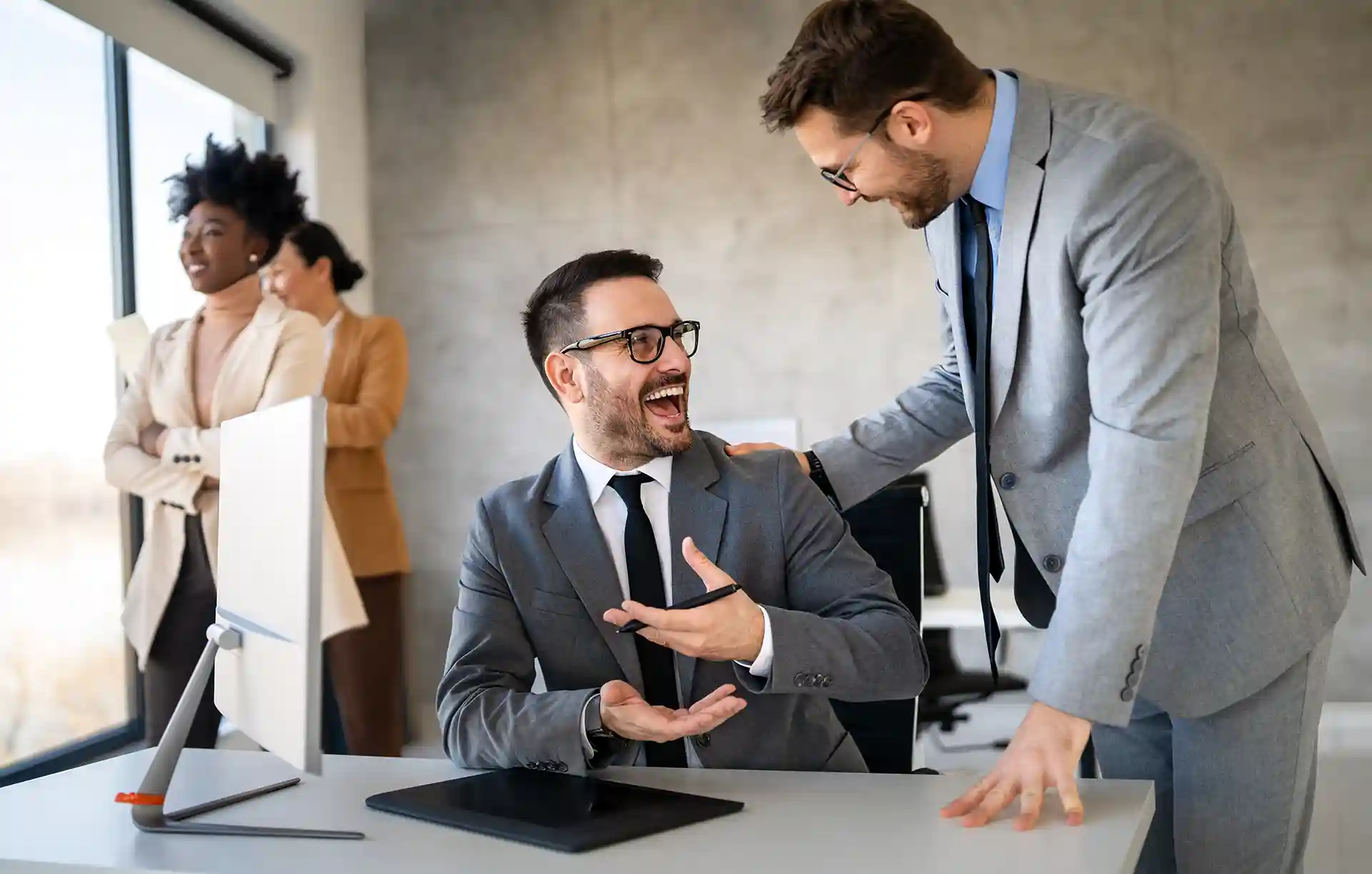 Creemos que llegar al domingo y tirarnos en la cama a ver series es detenernos y recargar energía, pero no.