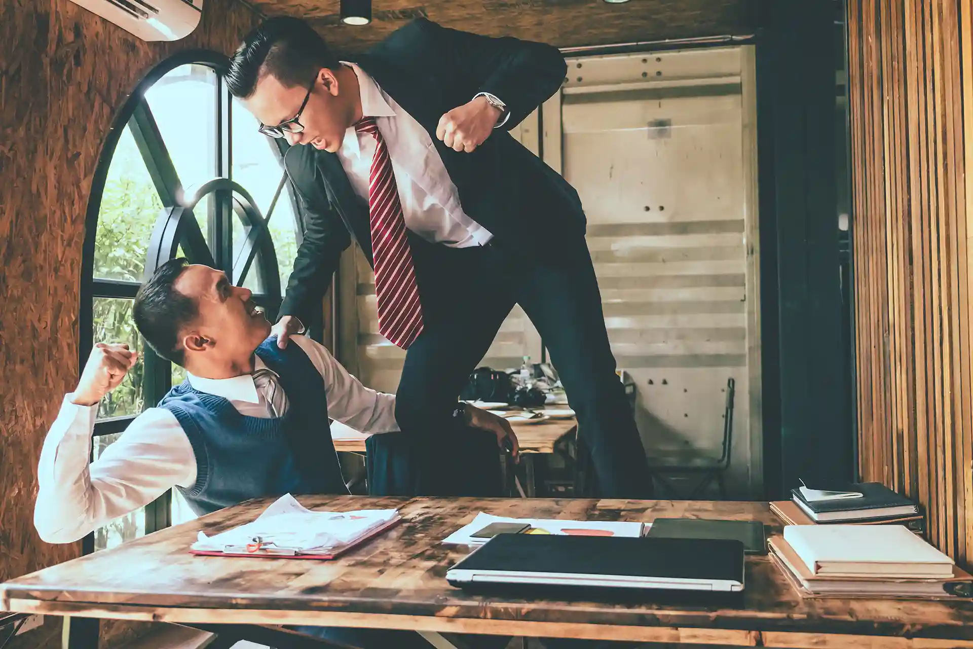 Creemos que llegar al domingo y tirarnos en la cama a ver series es detenernos y recargar energía, pero no.